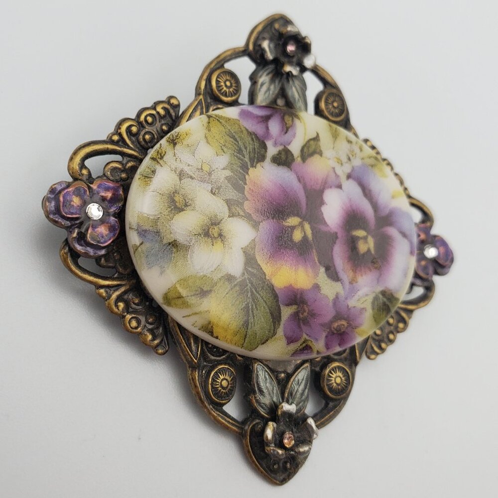 Vintage SWEET ROMANCE U.S.A. Glass Floral Cameo Pin Brooch Rustic Ornate Bezel - Picture 3 of 5